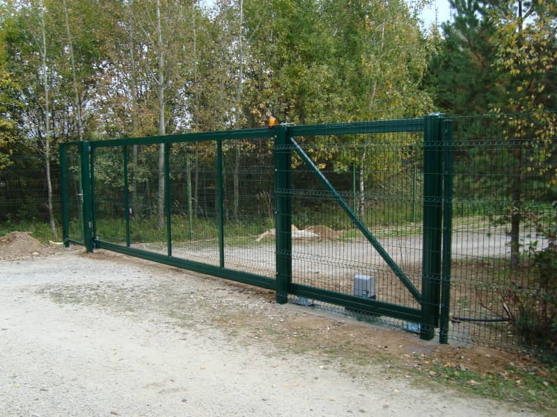 Сетчатый забор DoorHan в Владивостоке с установкой