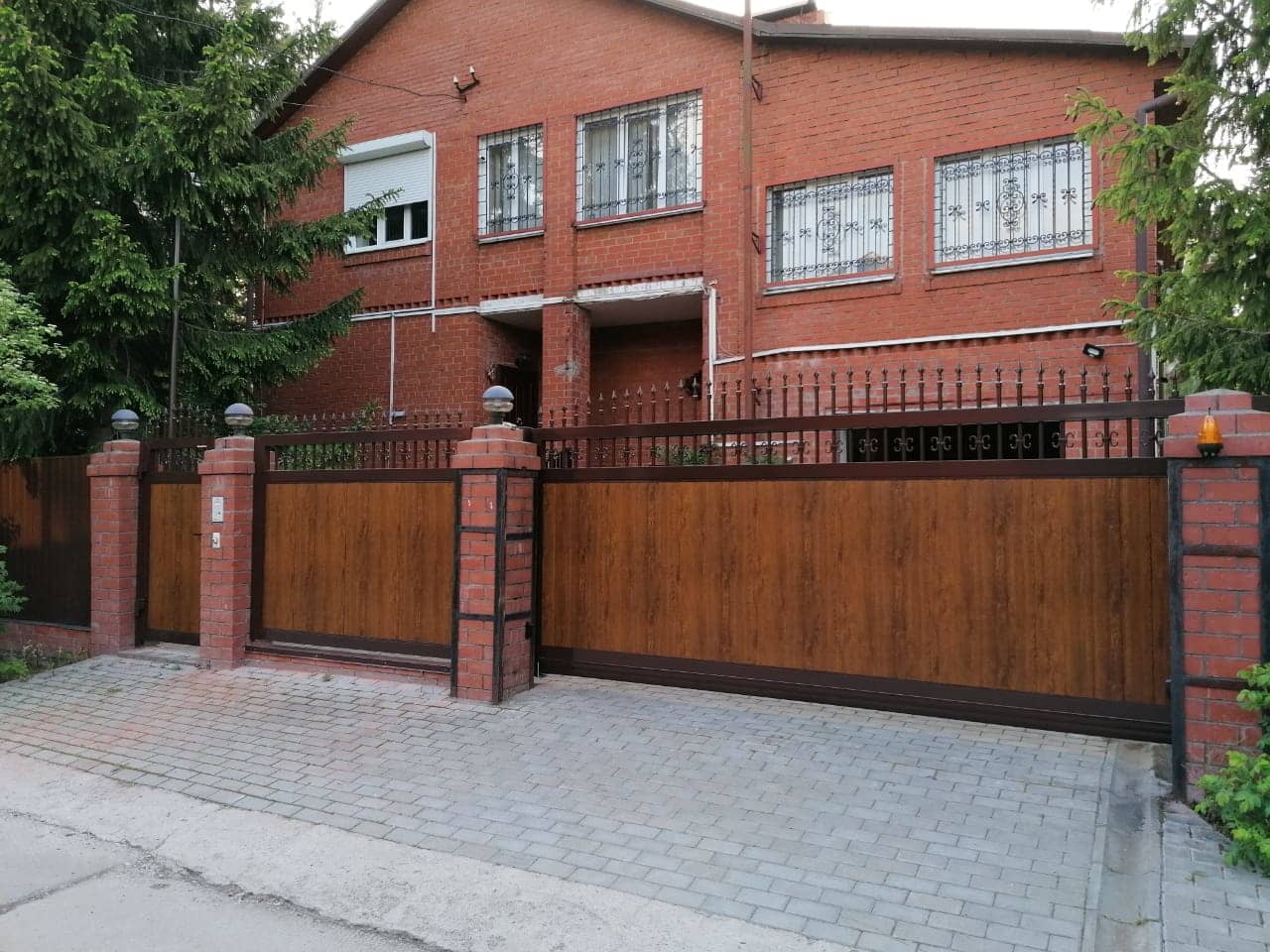 Уличные ворота DoorHan в Владивостоке с установкой